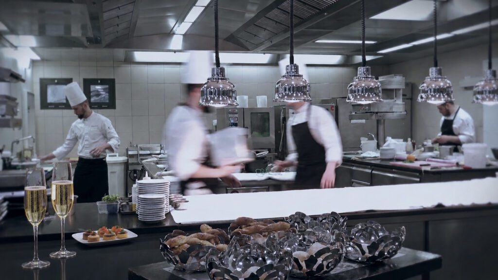 Apéritif en cuisine Cabro Baumaniere